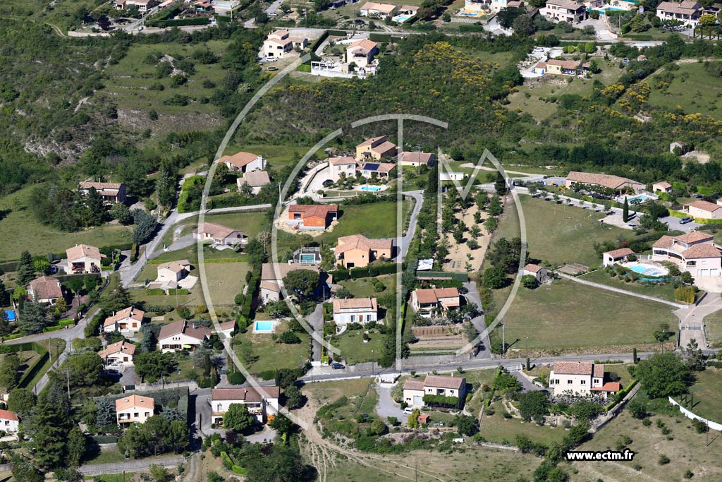 Photo arienne de Villeneuve-de-Berg (Gascon)
