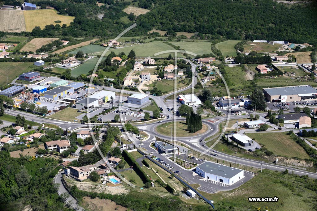 Photo arienne de Villeneuve-de-Berg (Pommiers)