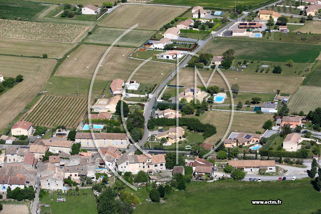 Photo arienne de Villeneuve-de-Berg (Tournon)