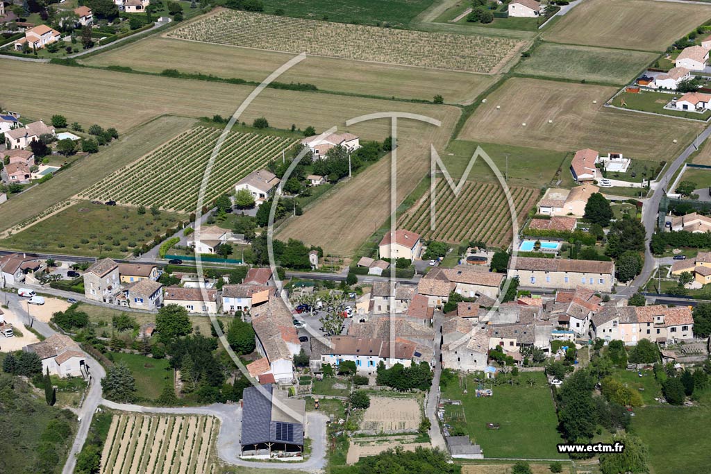 Photo arienne de Villeneuve-de-Berg (Tournon)