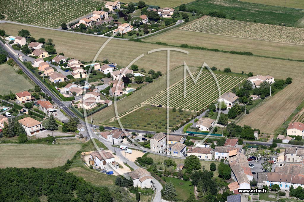 Photo arienne de Villeneuve-de-Berg (Tournon)