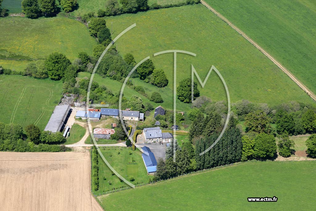 Photo arienne de Saint-Pierre-des-Landes (Le Bourg Peltier)