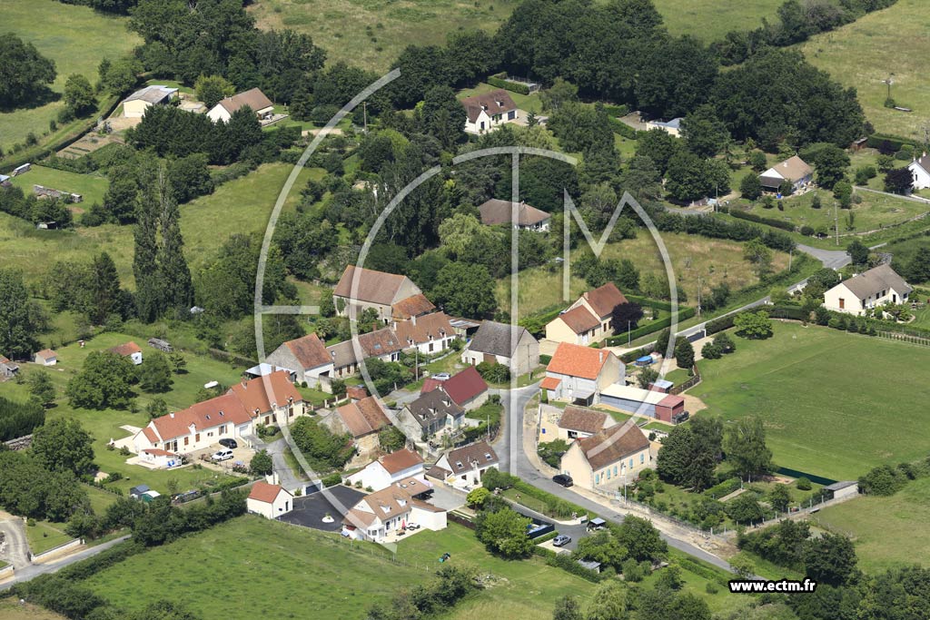 Photo arienne de Saint-Amand-Montrond (Rouzaire)