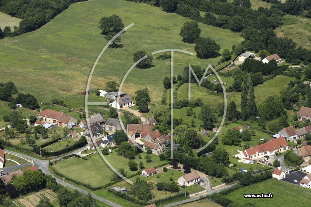 Photo arienne de Saint-Amand-Montrond (Rouzaire)