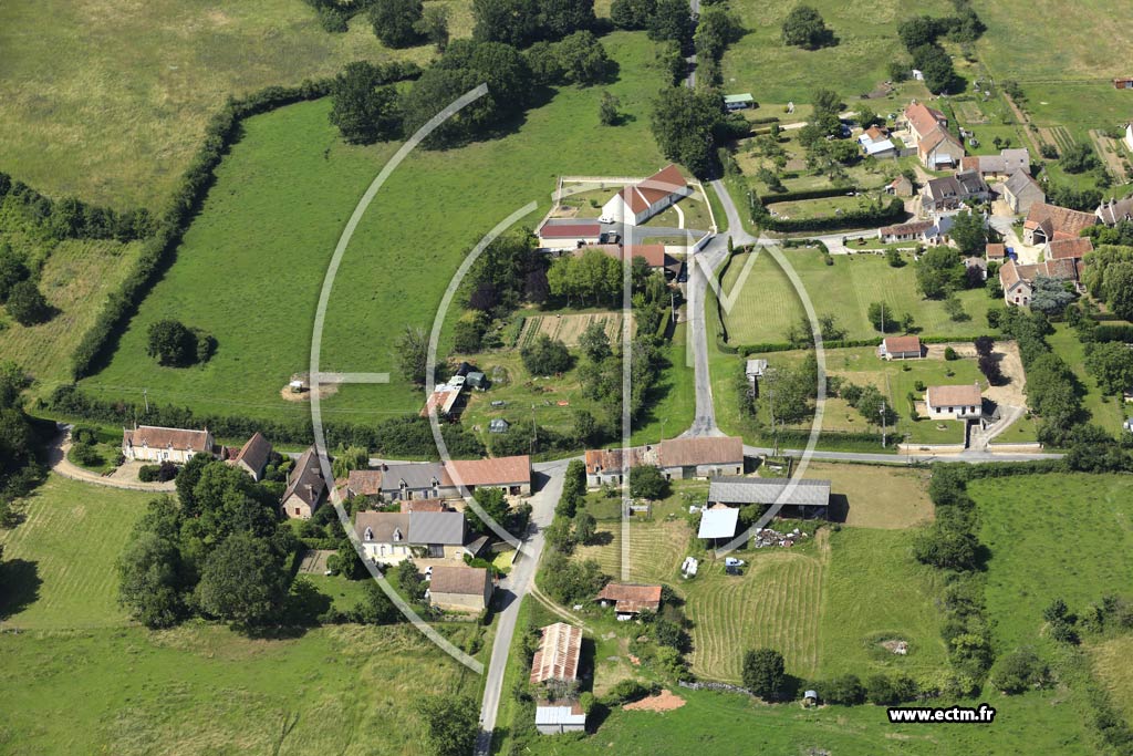 Photo arienne de Saint-Amand-Montrond (Rouzaire)