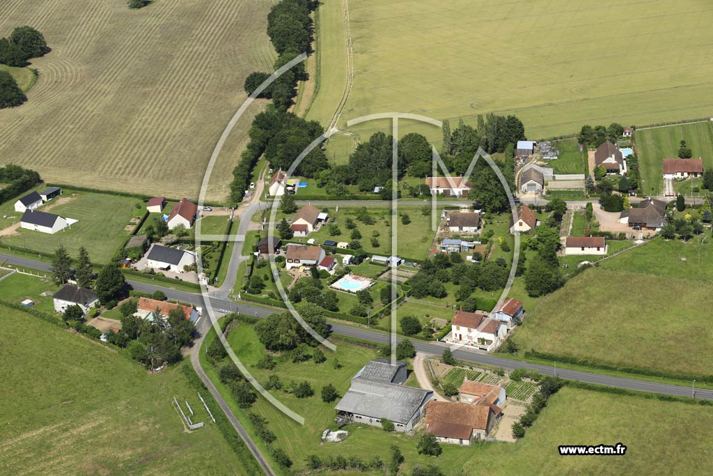 Photo arienne de Saint-Bonnet-Tronais (Les Breures)