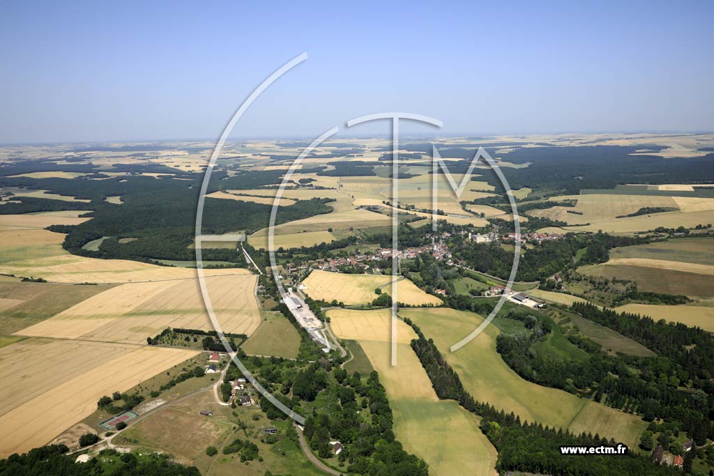 Photo arienne de Druyes-les-Belles-Fontaines