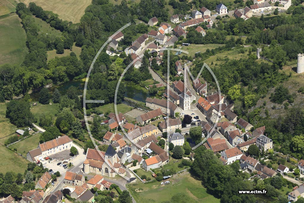 Photo arienne de Druyes-les-Belles-Fontaines