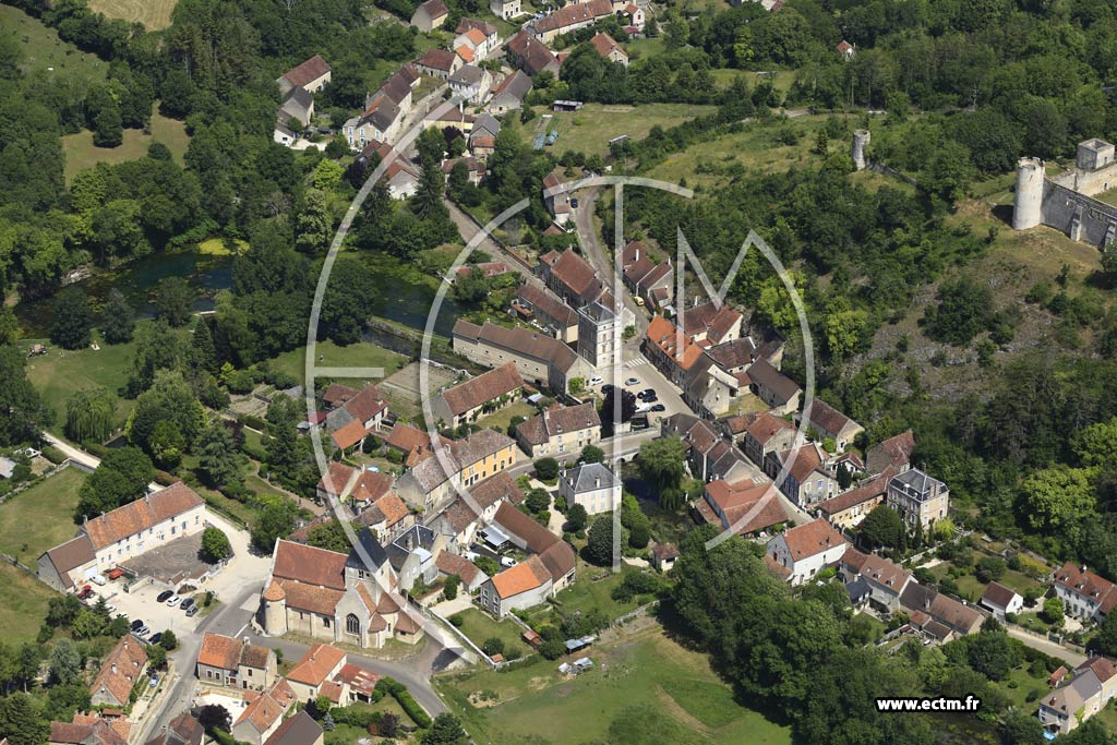 Photo arienne de Druyes-les-Belles-Fontaines