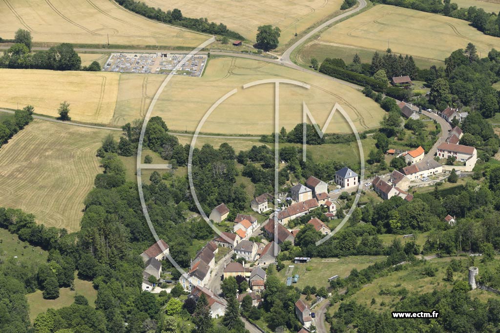 Photo arienne de Druyes-les-Belles-Fontaines