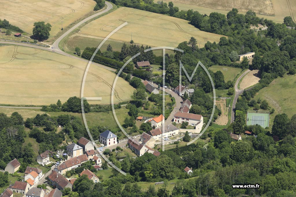 Photo arienne de Druyes-les-Belles-Fontaines