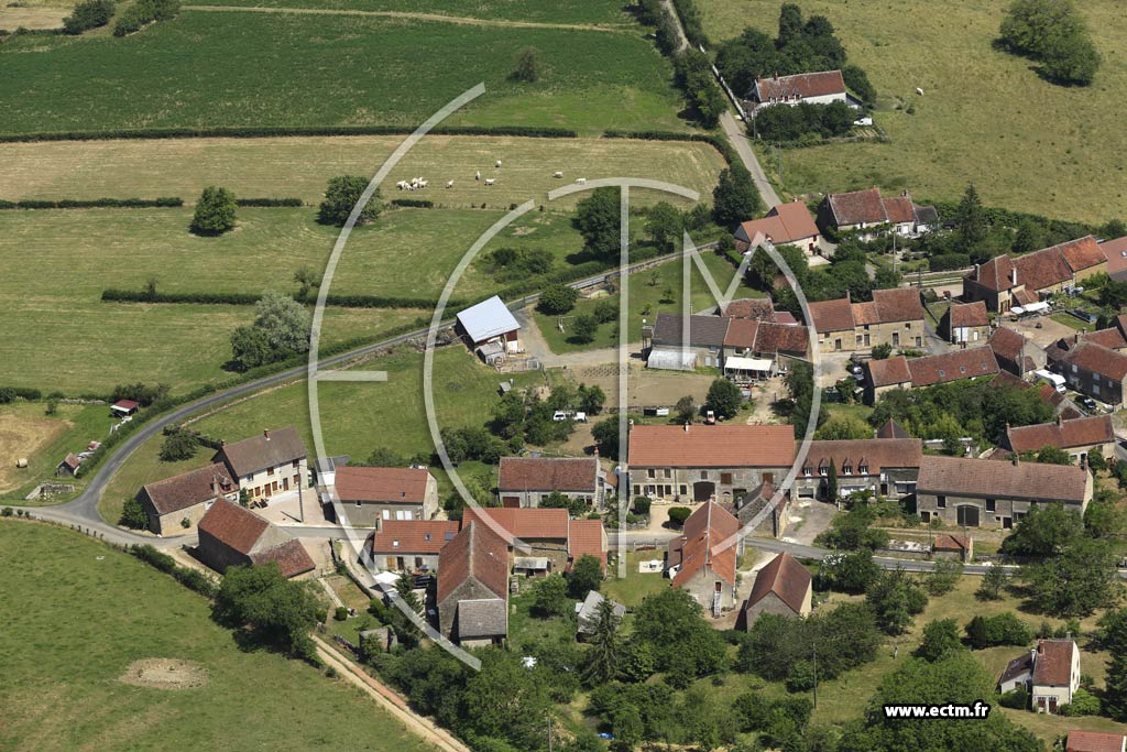 Photo arienne de Saint-Pierre-du-Mont (Flez)