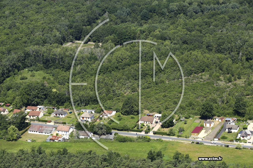 Photo arienne de Neuvy-sur-Barangeon (La Maison Rouge)