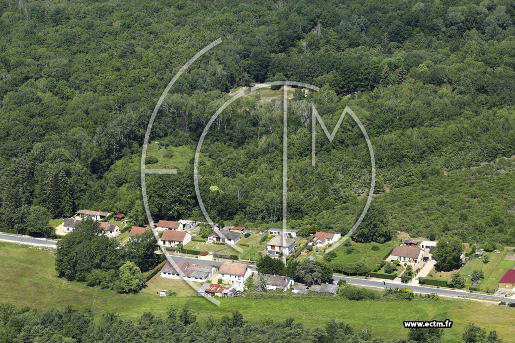 Photo arienne de Neuvy-sur-Barangeon (La Maison Rouge)
