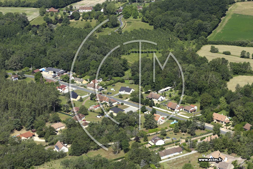 Photo arienne de Vignoux-sur-Barangeon (Le Village Sal)