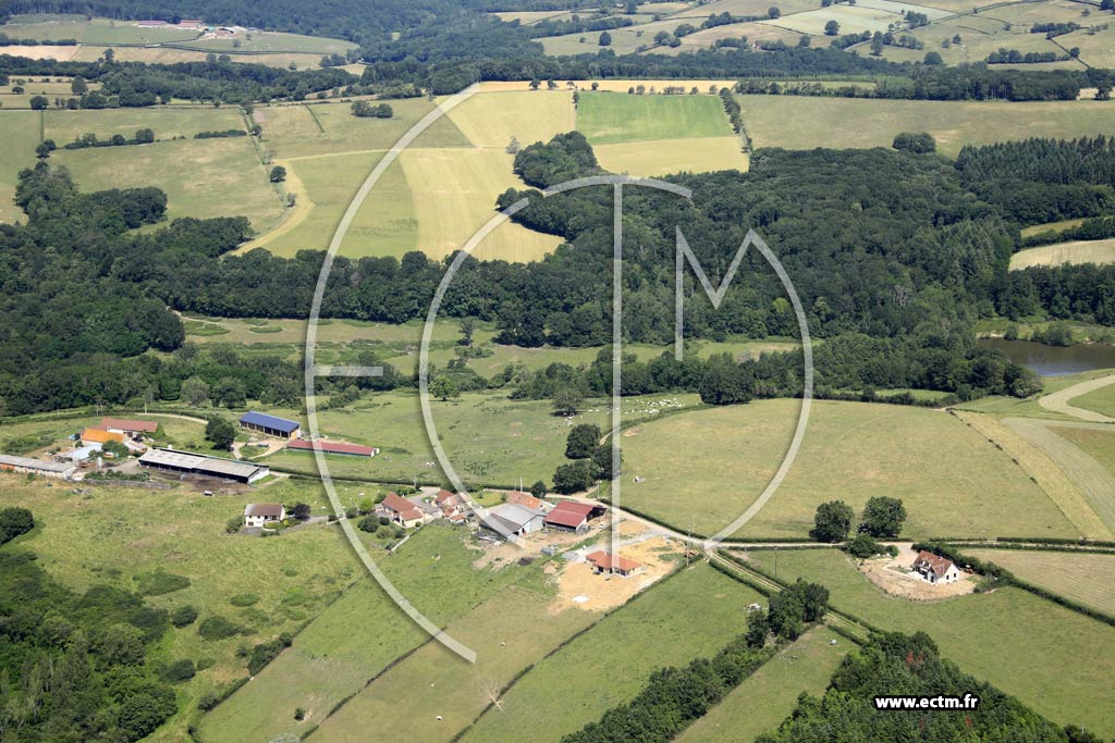 Photo arienne de La Motte-Saint-Jean (Champabeau)
