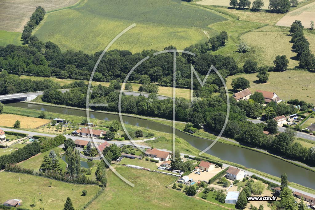 Photo arienne de Pierrefitte-sur-Loire (l'Enfer)