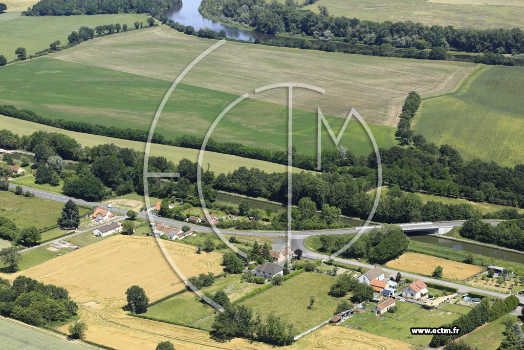 Photo arienne de Pierrefitte-sur-Loire (l'Enfer)
