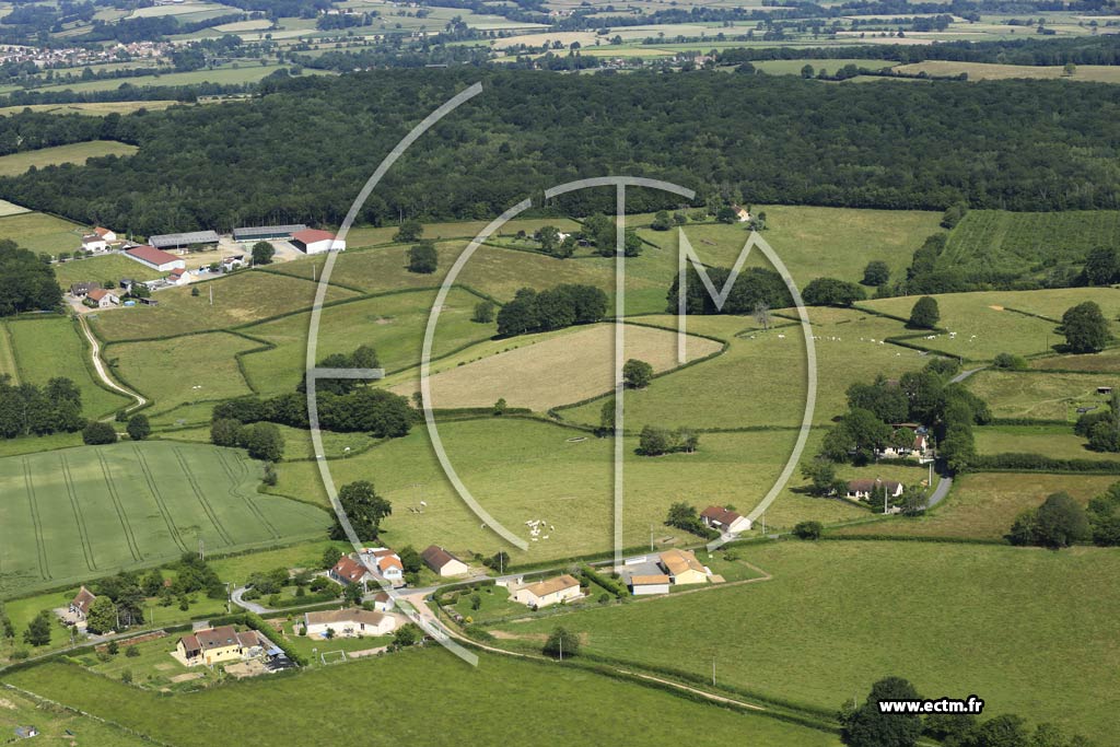 Photo arienne de Saint-Vincent-Bragny (Le Champ Breton)